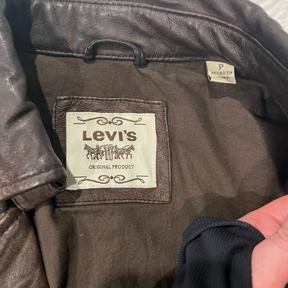 Vintage Levi’s leather motorcycle jacket size small. - Picture 2 of 7